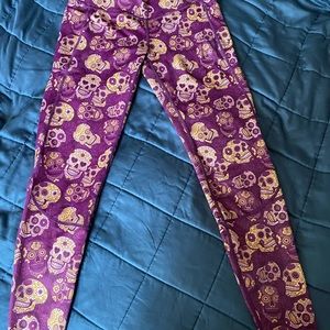 Feed Me Fight Me size Med full length leggings